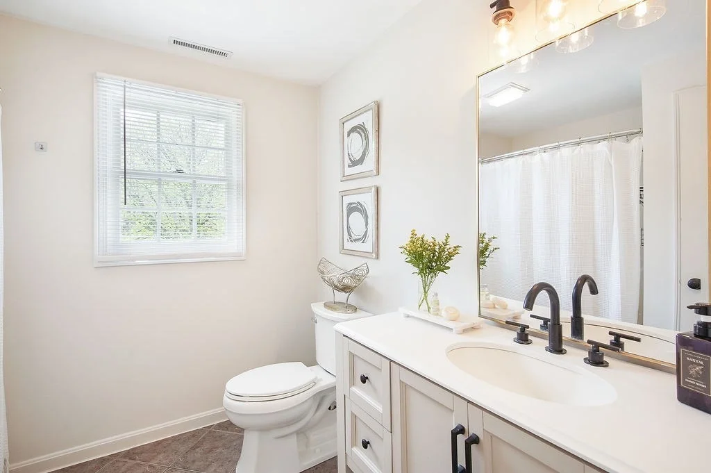 Photo of 131 Queen Ave
