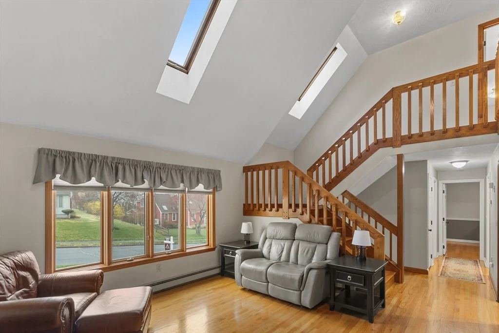 Photo of 16 Flint Pond Rd