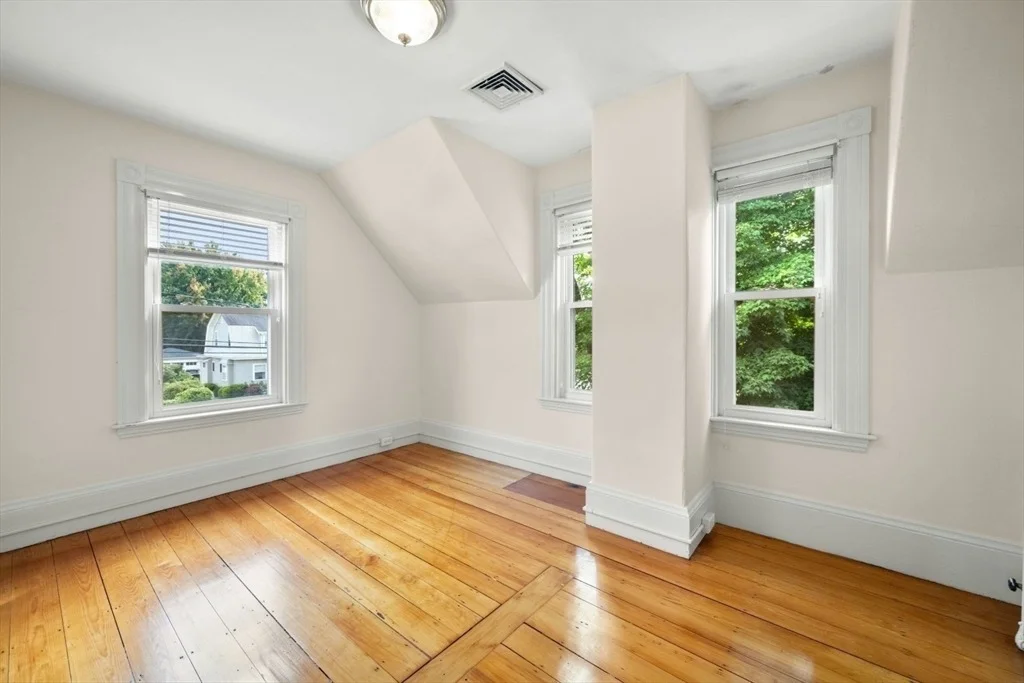 Photo of 719 Webster St