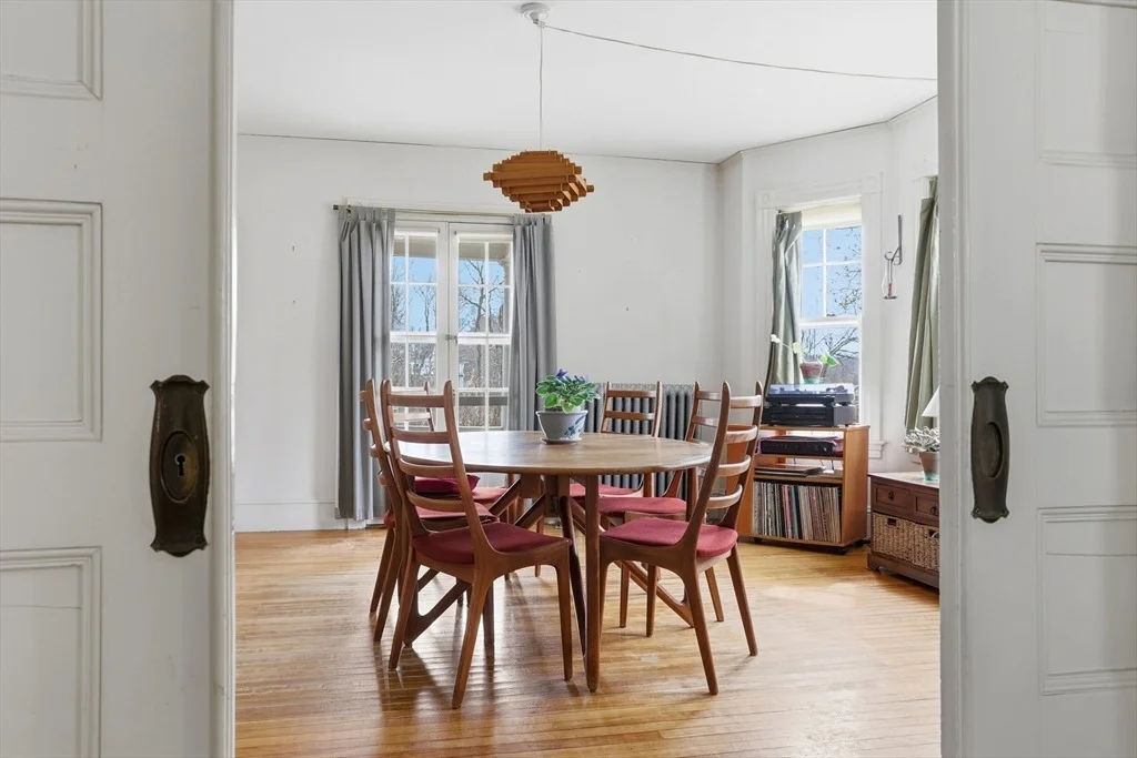 Photo of 242 Lexington Rd