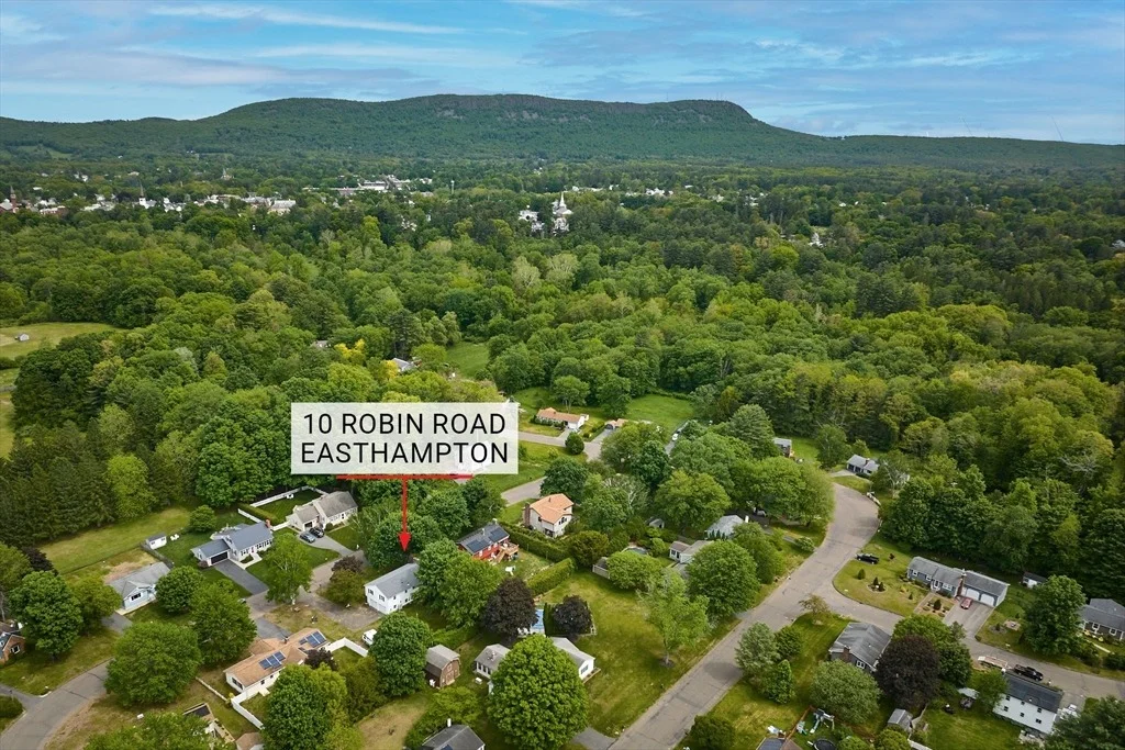 Photo of 10 Robin Rd