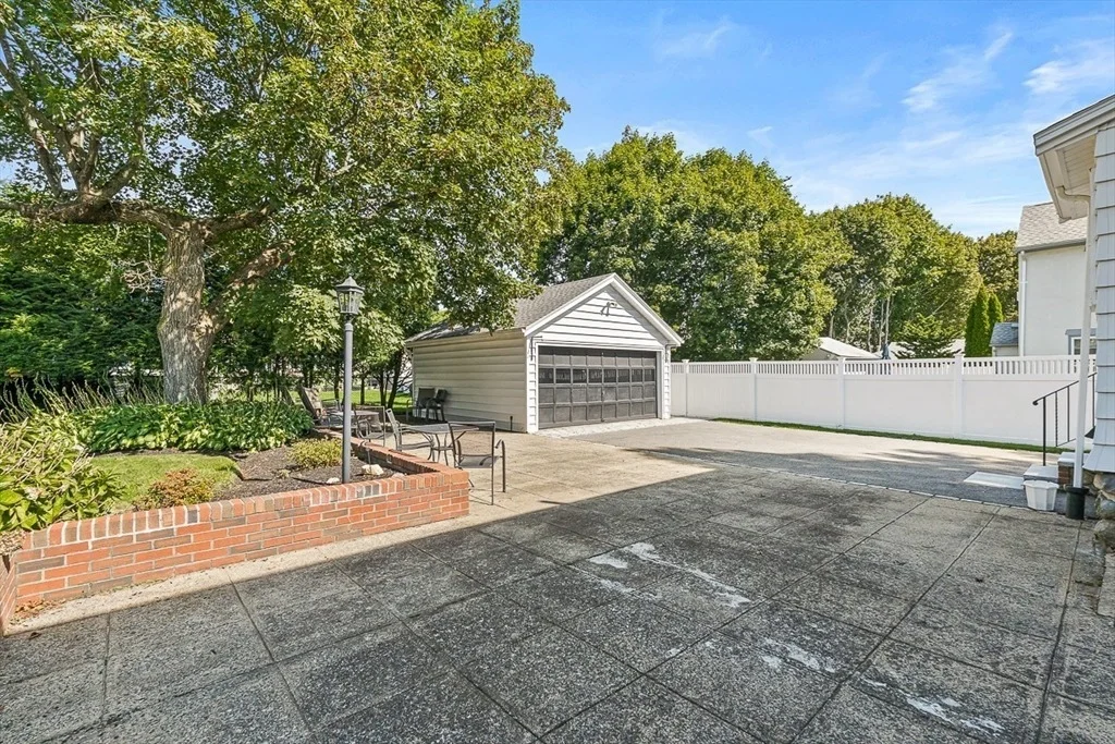 Photo of 331 Lawrence Road