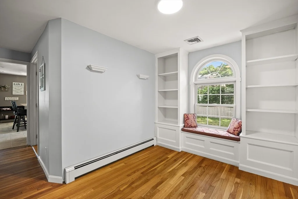 Photo of 8 Robinwood Dr