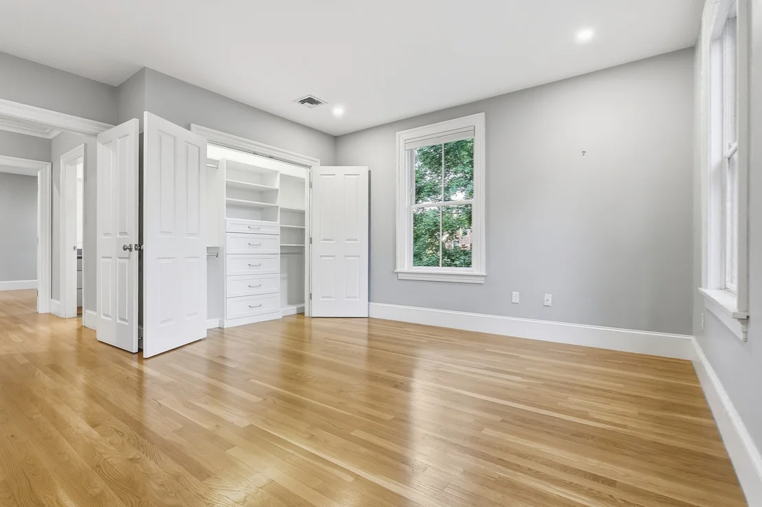 Photo of 7 Locust Avenue