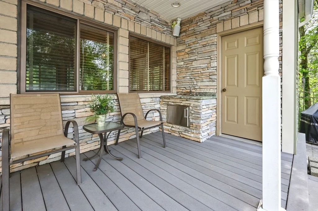 Photo of 2 Cedar Oak Dr