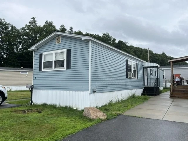 Photo of 7 Cadillac Dr