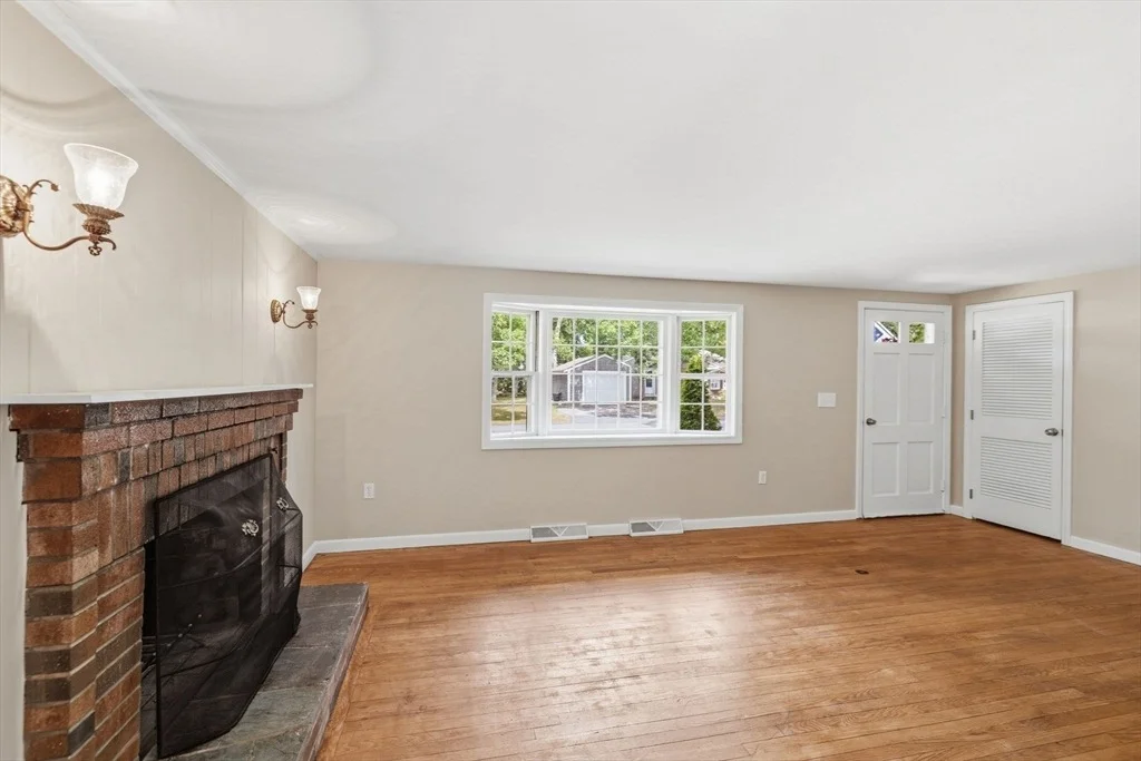 Photo of 90 Castlewood Circle