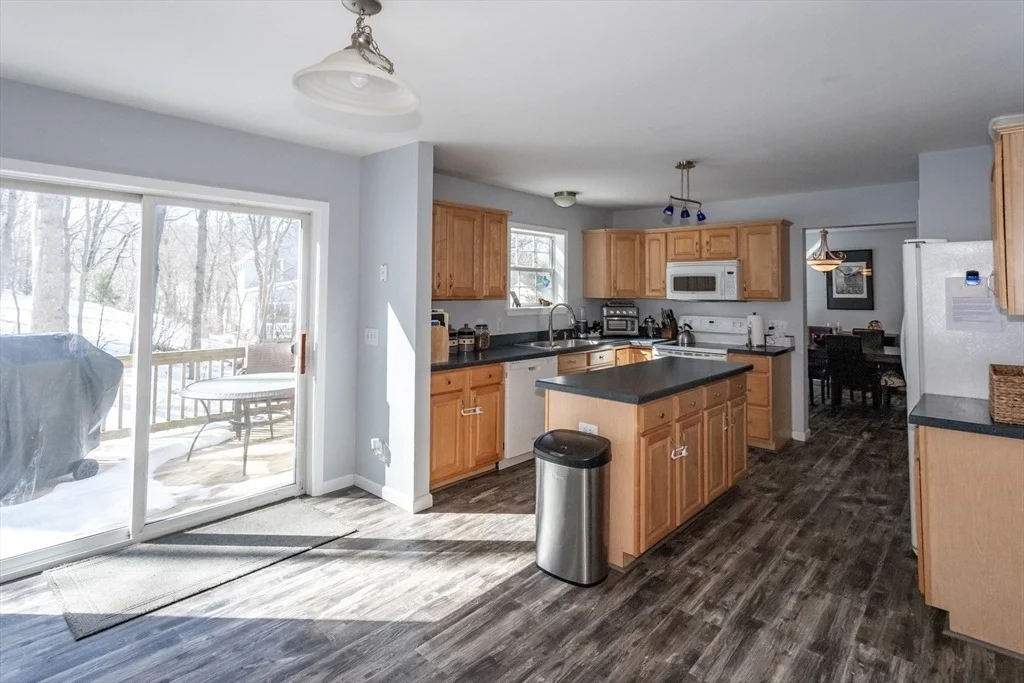 Photo of 497 Riverside Dr