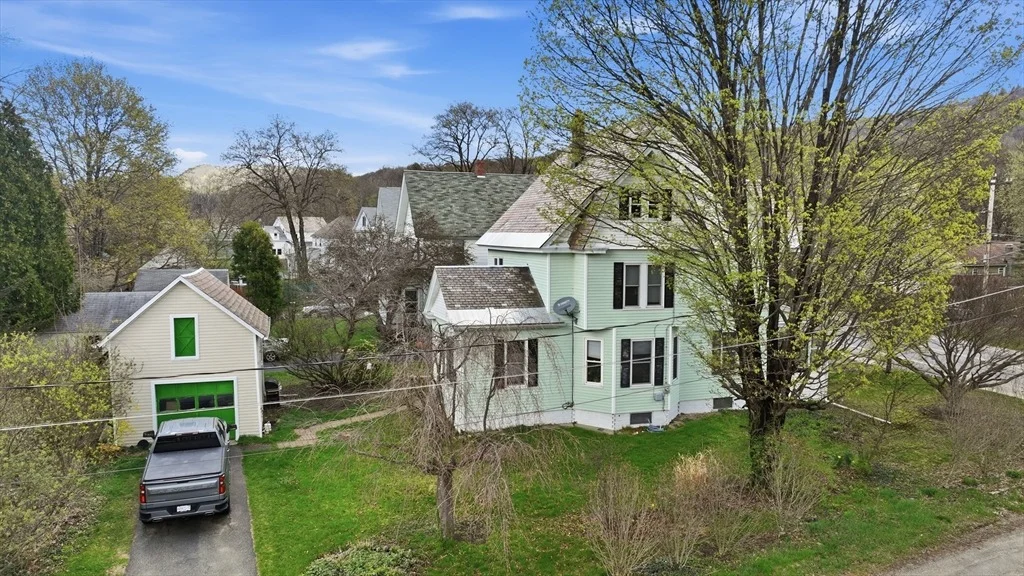 Photo of 84 Middlefield Rd