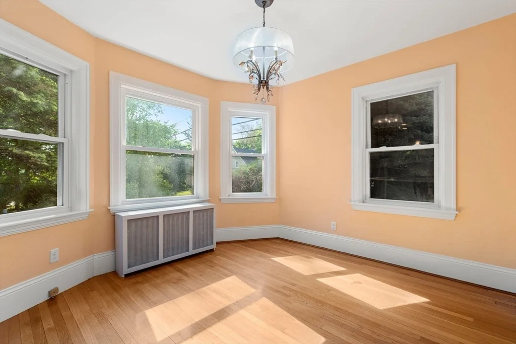 Photo of 1231 Pleasant St