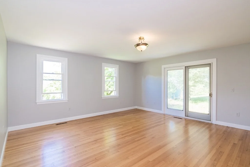 Photo of 53 Iduna Ln