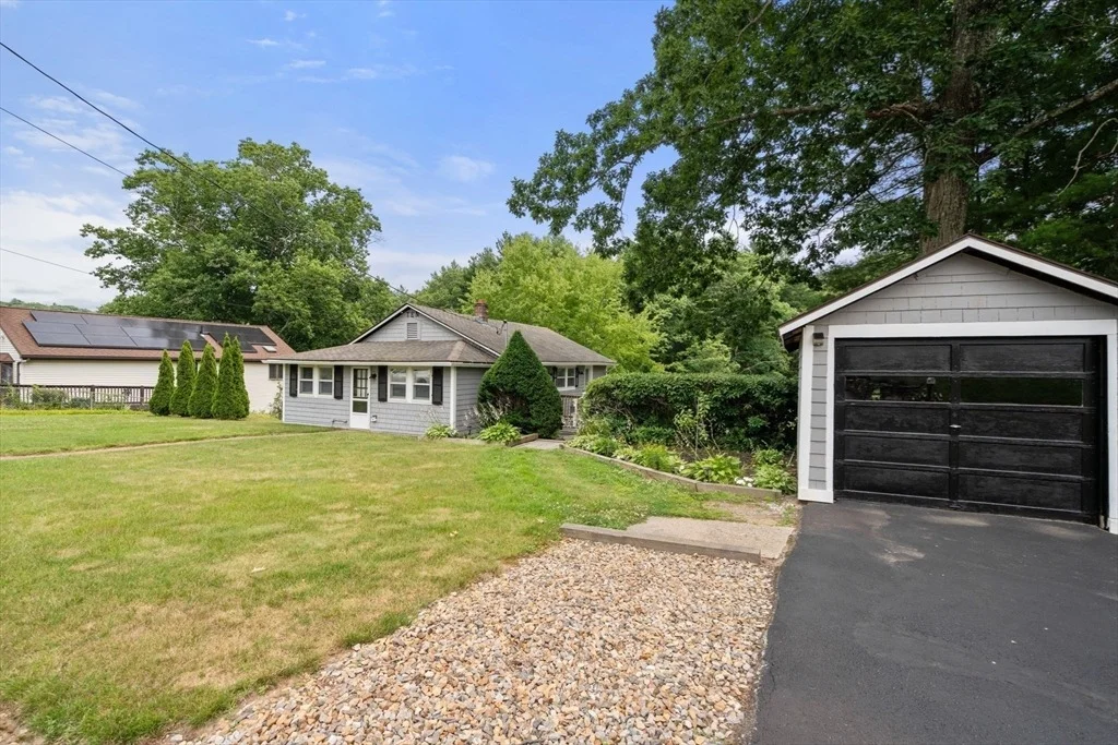 Photo of 10 Riverside Dr