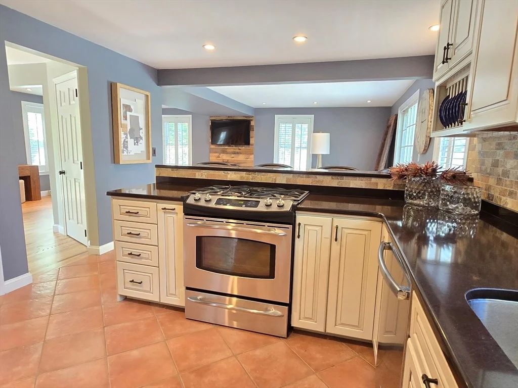 Photo of 33 Wayside Ln
