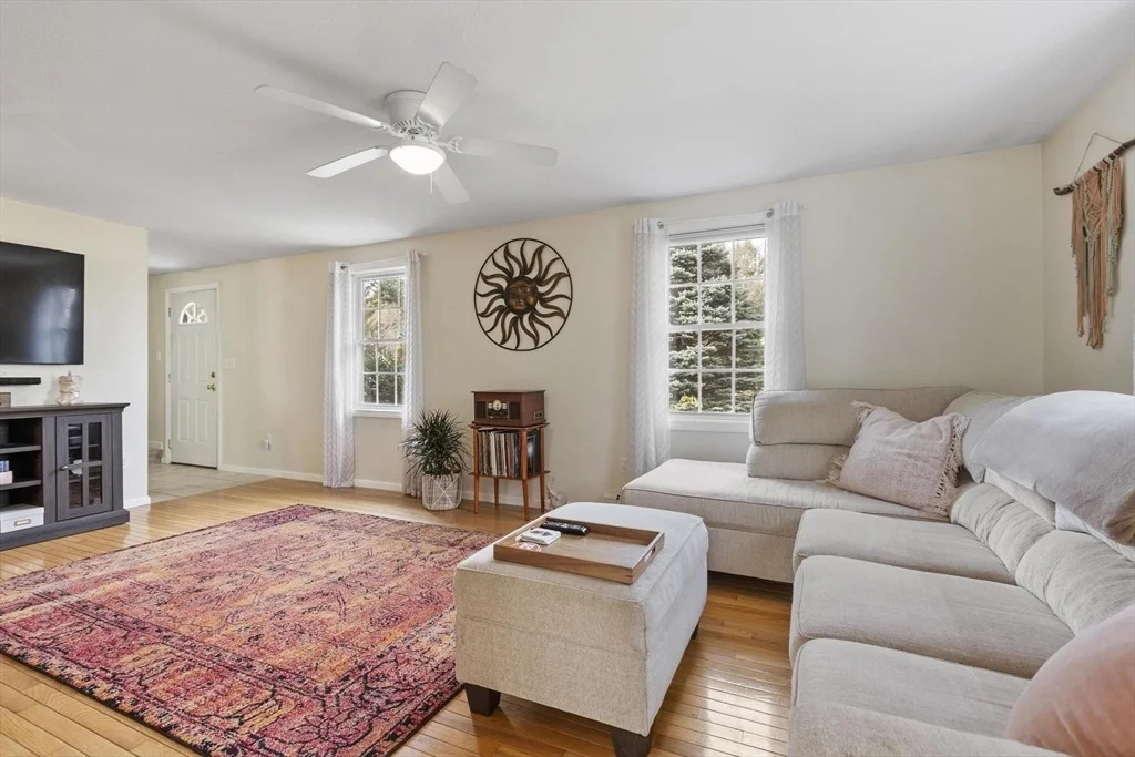 Photo of 19 Fieldstone Dr