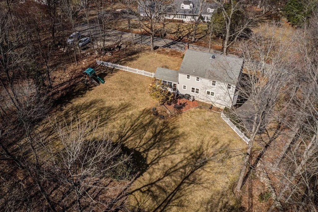 Photo of 886 Salem End Rd
