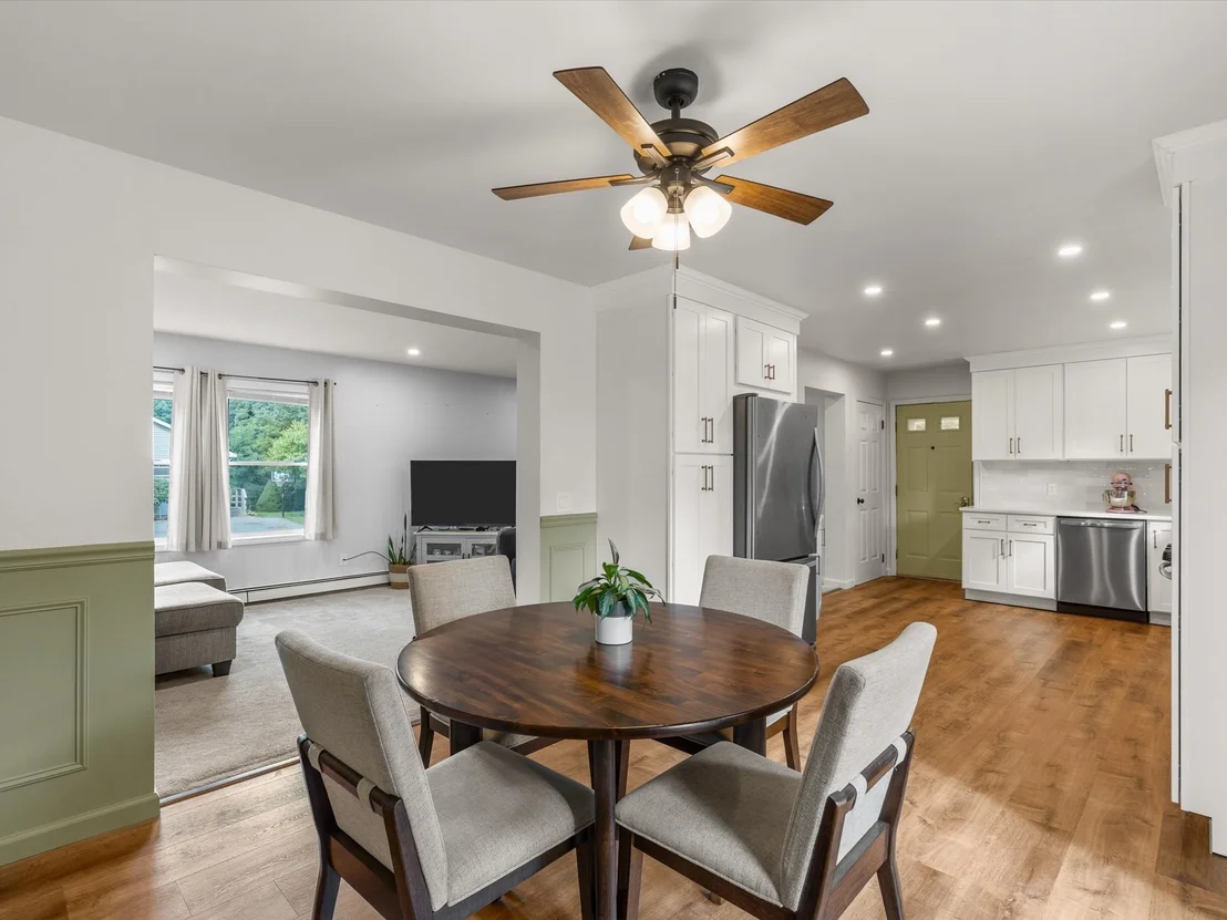 Photo of 6 Buttonwood Ln