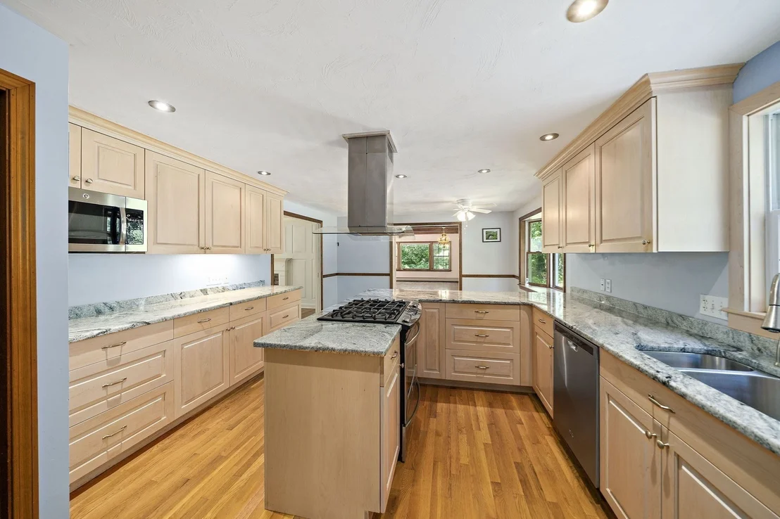 Photo of 280 Wings Neck Rd
