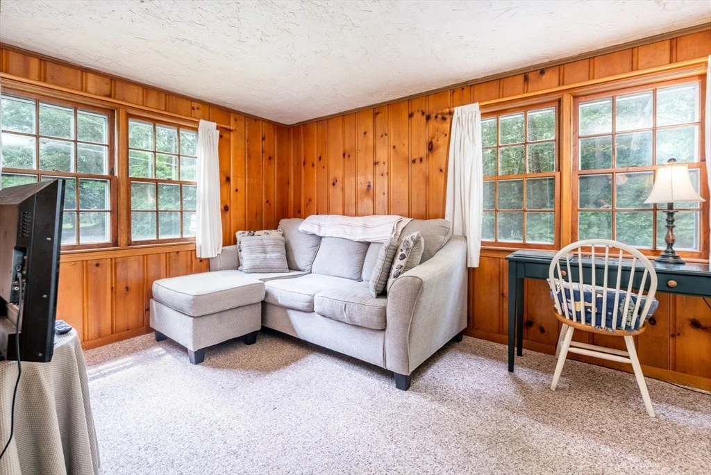 Photo of 16 Lakeside Dr