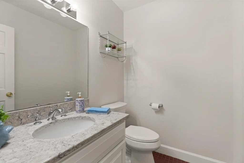 Photo of 323 Robert Rd