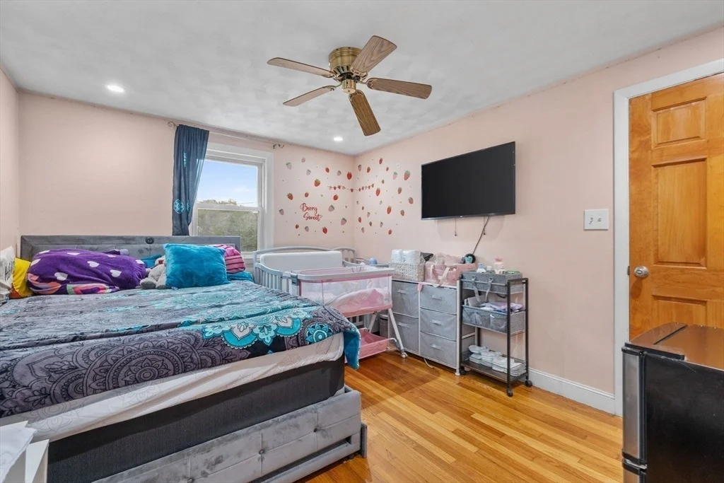 Photo of 18 Sterling Ave