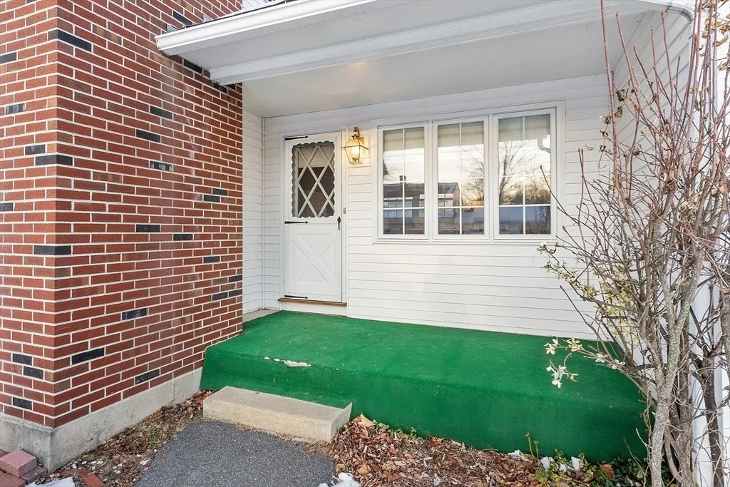 Photo of 31 Locke Ave