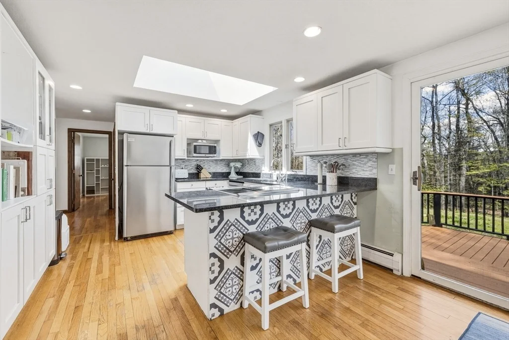 Photo of 1360 Bay Road