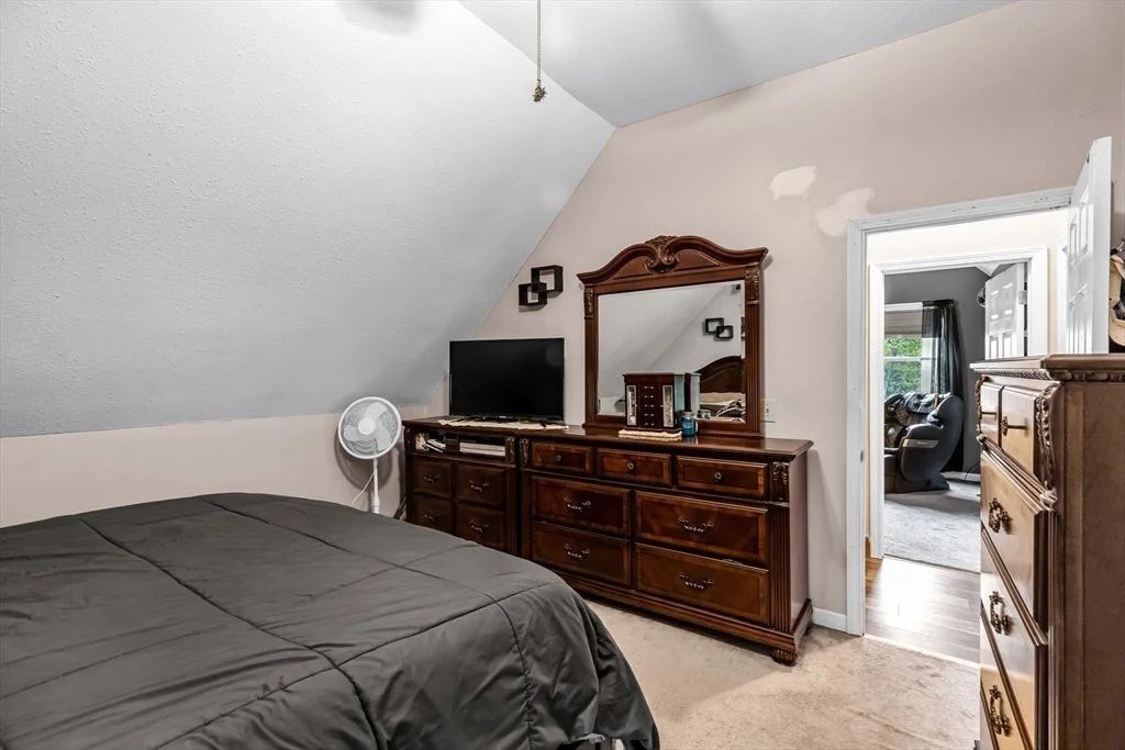 Photo of 302 Middlefield Rd