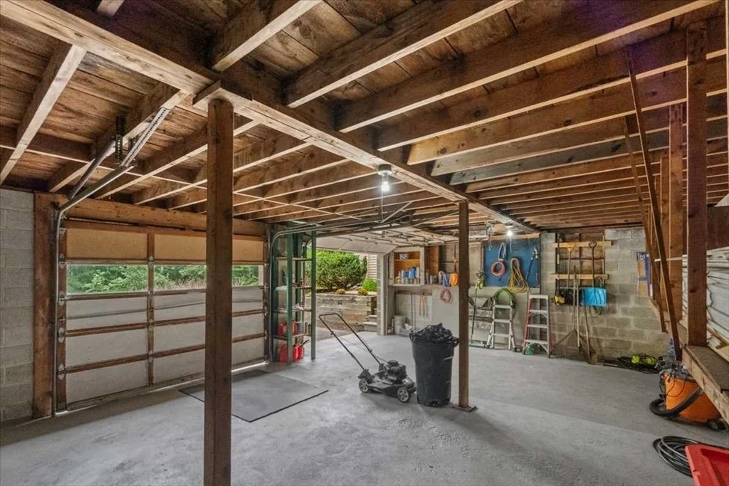 Photo of 822 Hardwick Rd