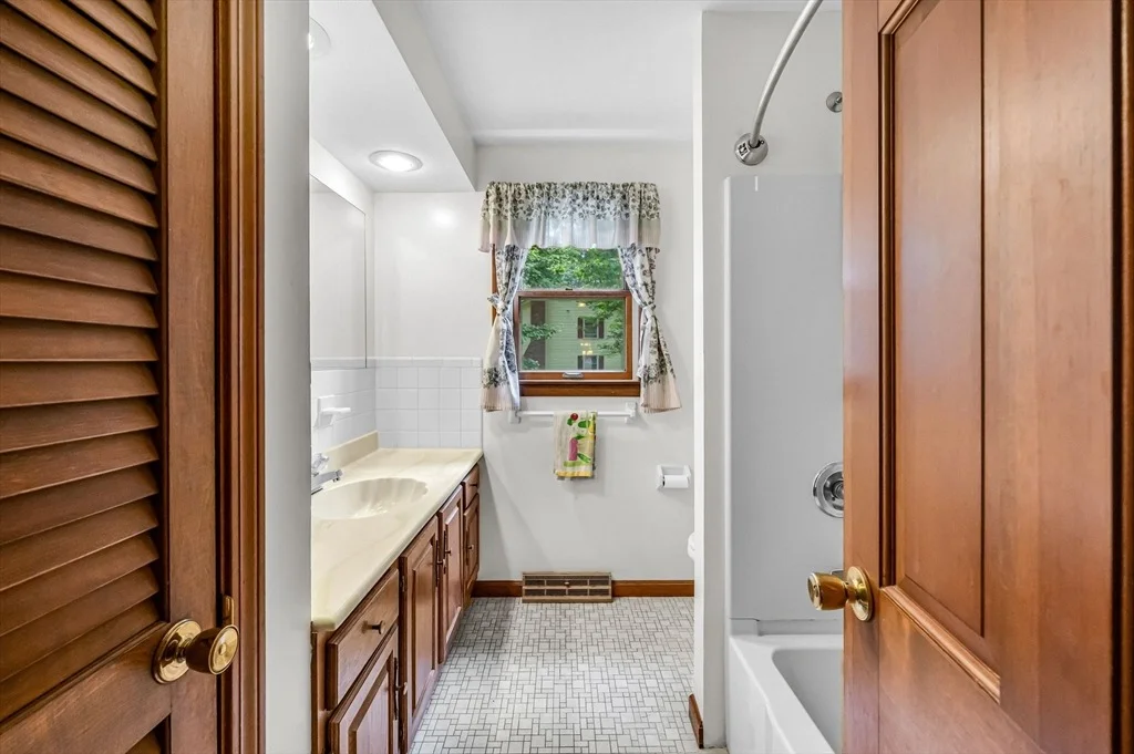 Photo of 52 Wellesley Dr