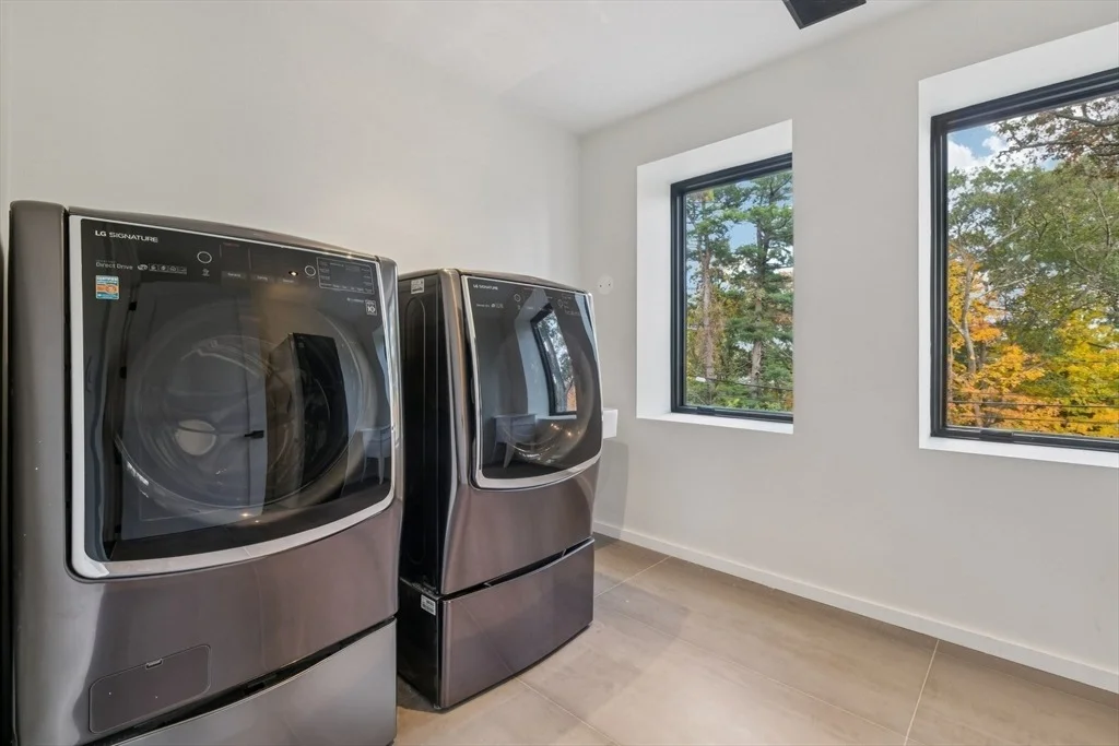 Photo of 883 Greendale Ave