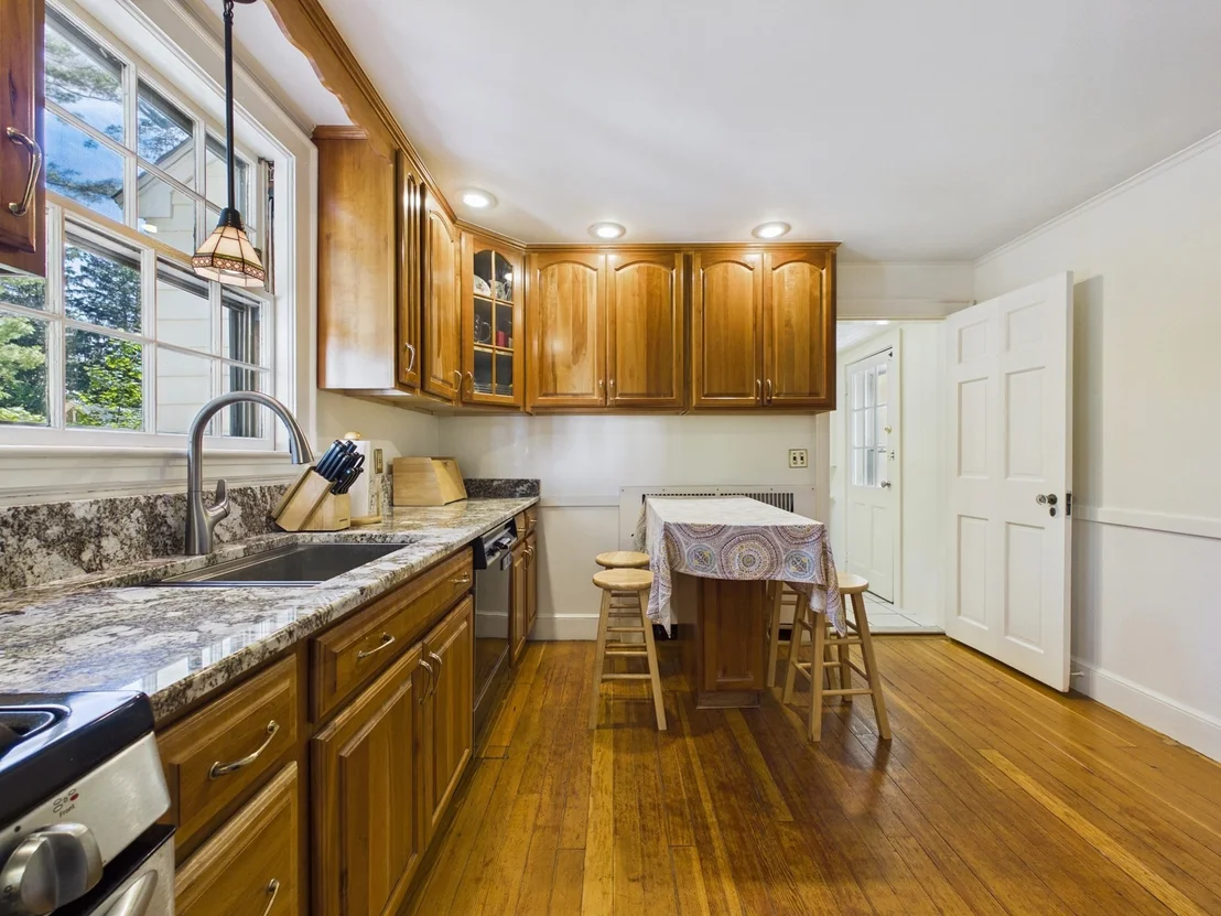 Photo of 390 Marsh St
