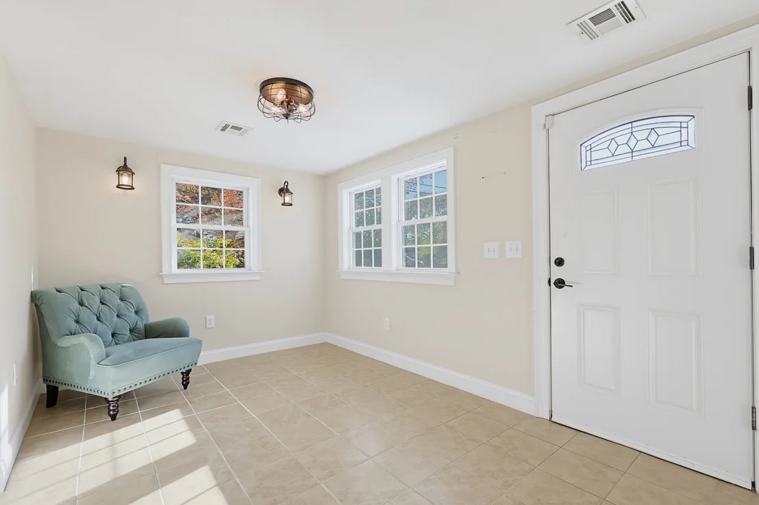 Photo of 116 Lakeshore Dr