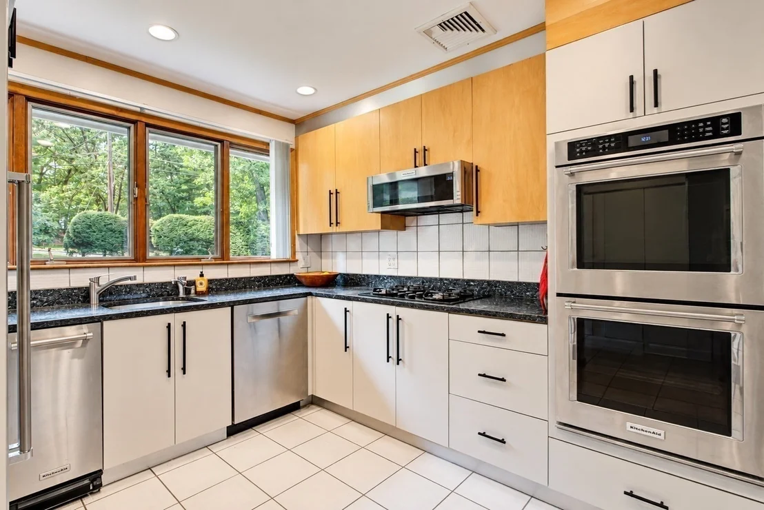 Photo of 9 West Ridge Dr