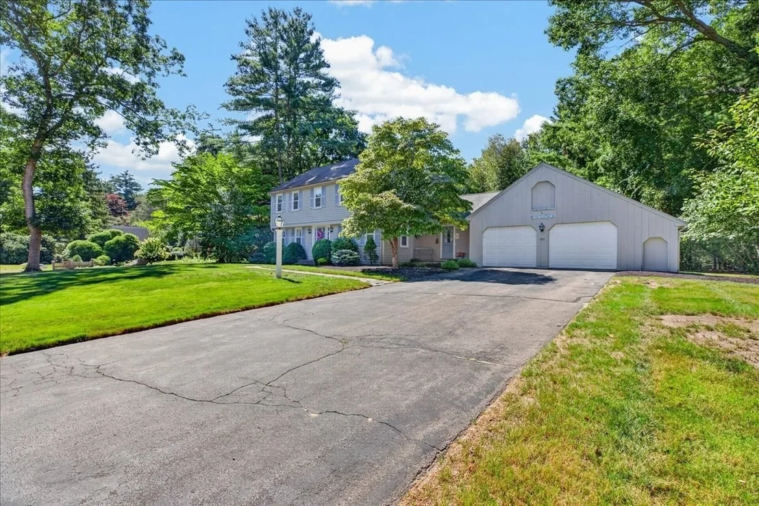 Photo of 293 Mayflower Cir