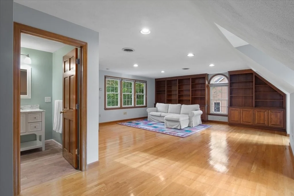 Photo of 75 Emerson Rd