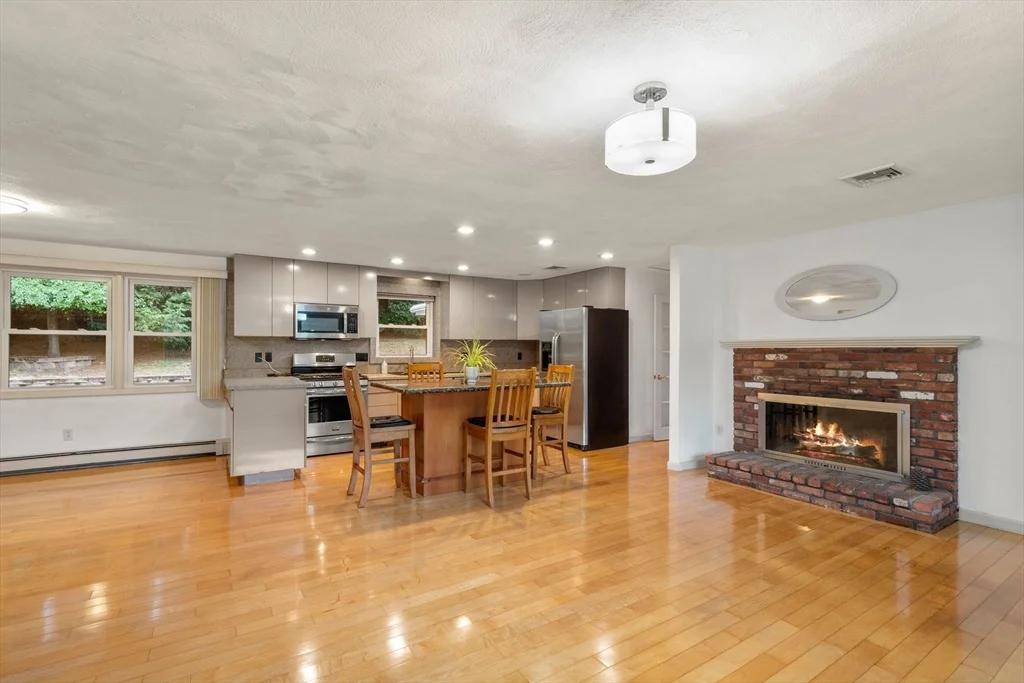 Photo of 6 Paulette Dr