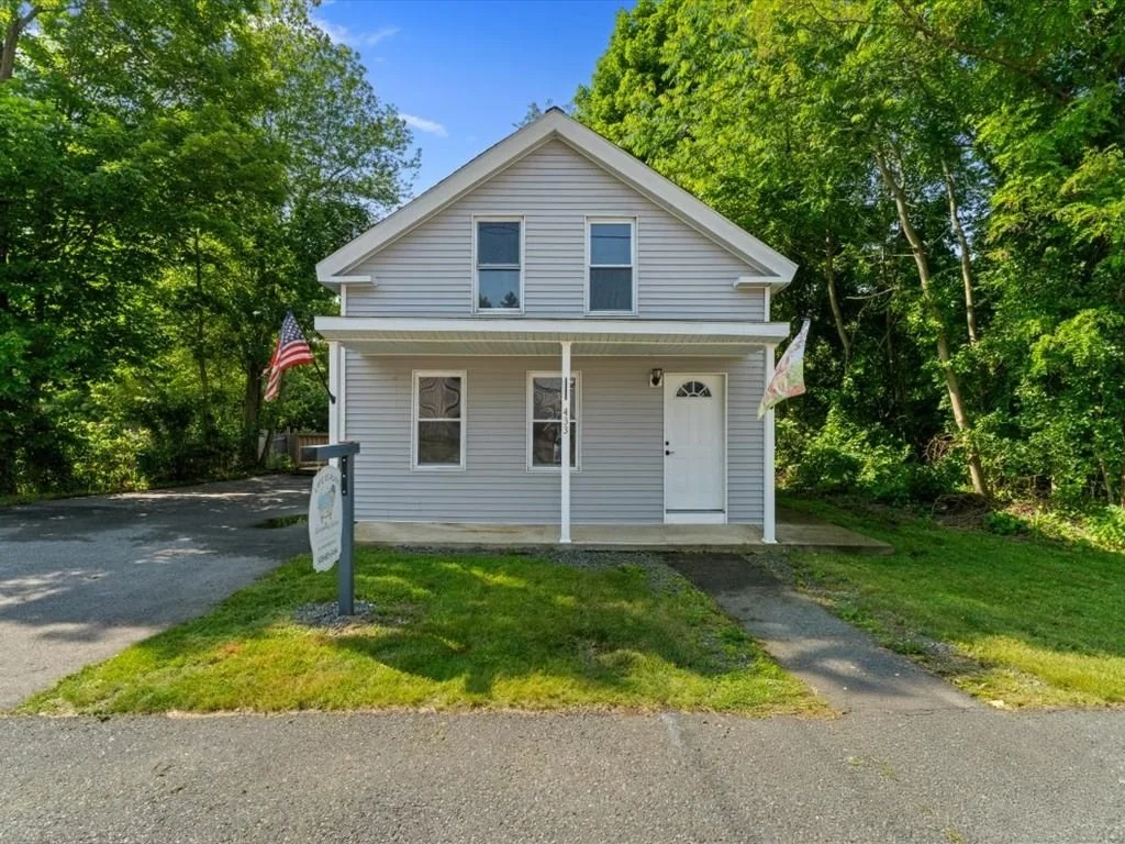 Photo of 433 Main St