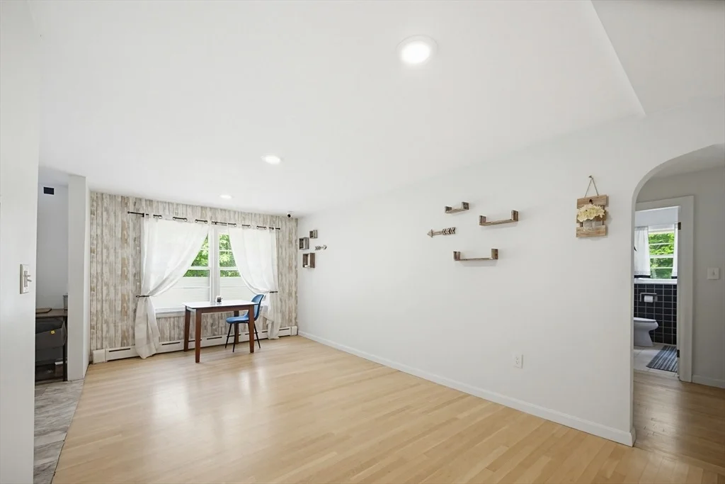 Photo of 101 Edgewater Dr