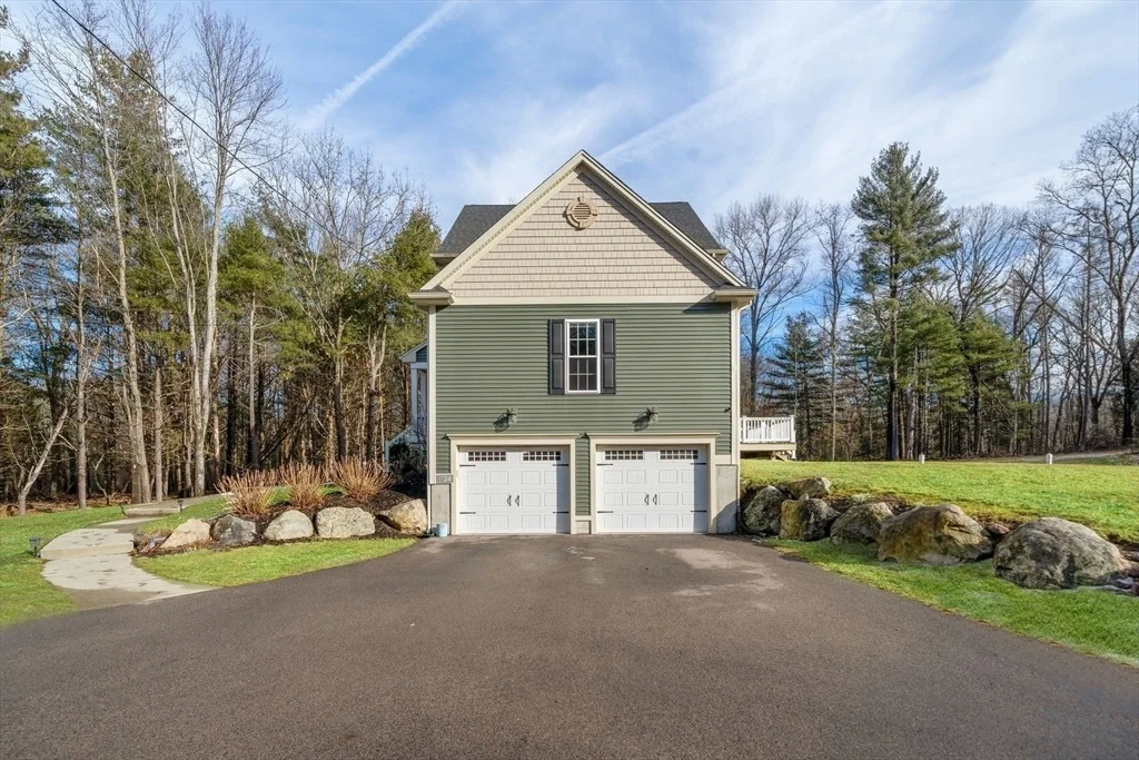 Photo of 24 Lynn Dr