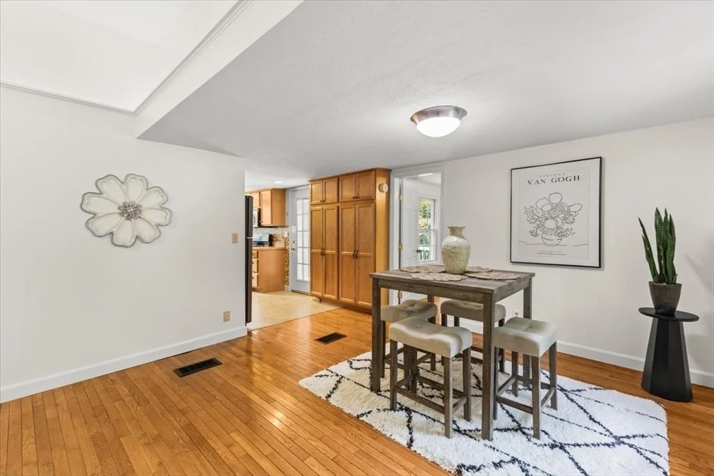 Photo of 83 River Rd