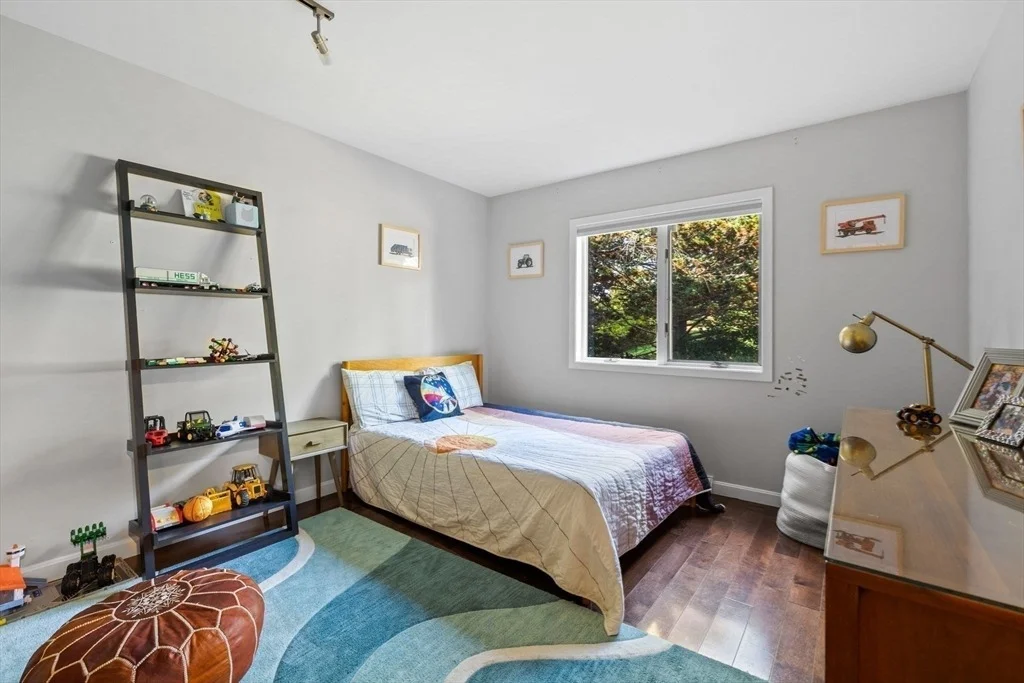 Photo of 33 Thoreau