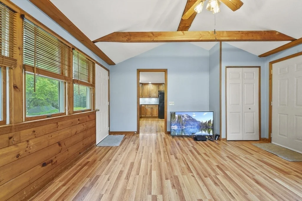 Photo of 11 Huron Dr