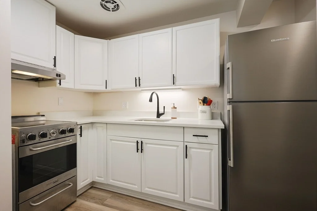 Photo of Unit 3 at 2 Colonial Village Dr