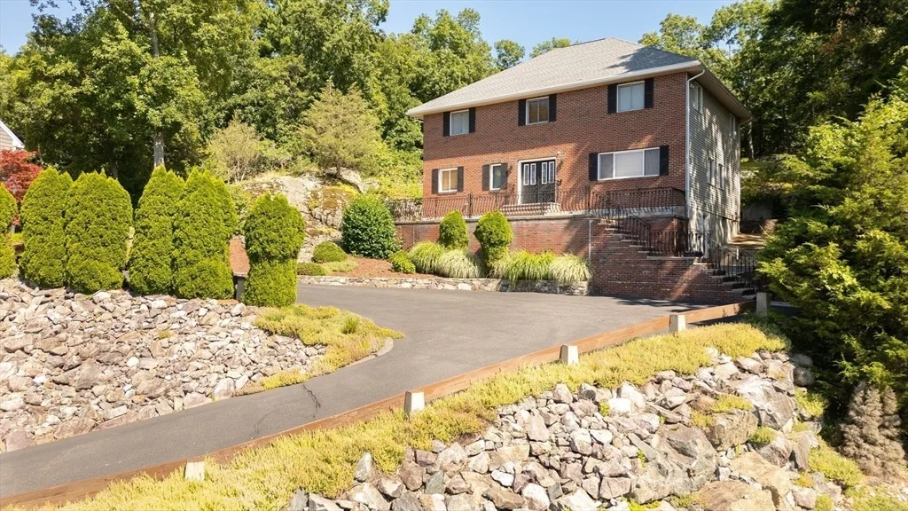 Photo of 12 Parkway Dr