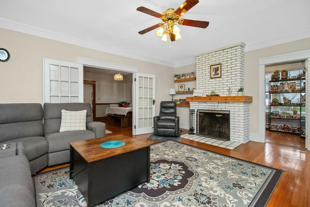 Photo of 210 Robert St