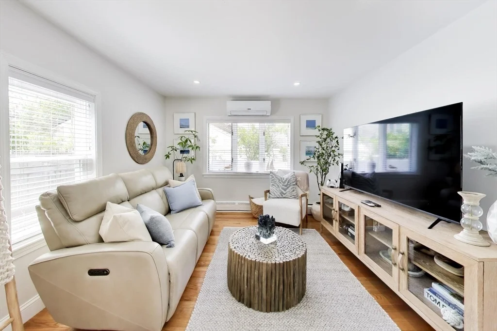 Photo of 405 Whiting Ave
