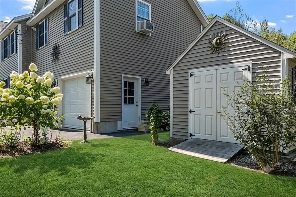 Photo of 93 N Common Rd