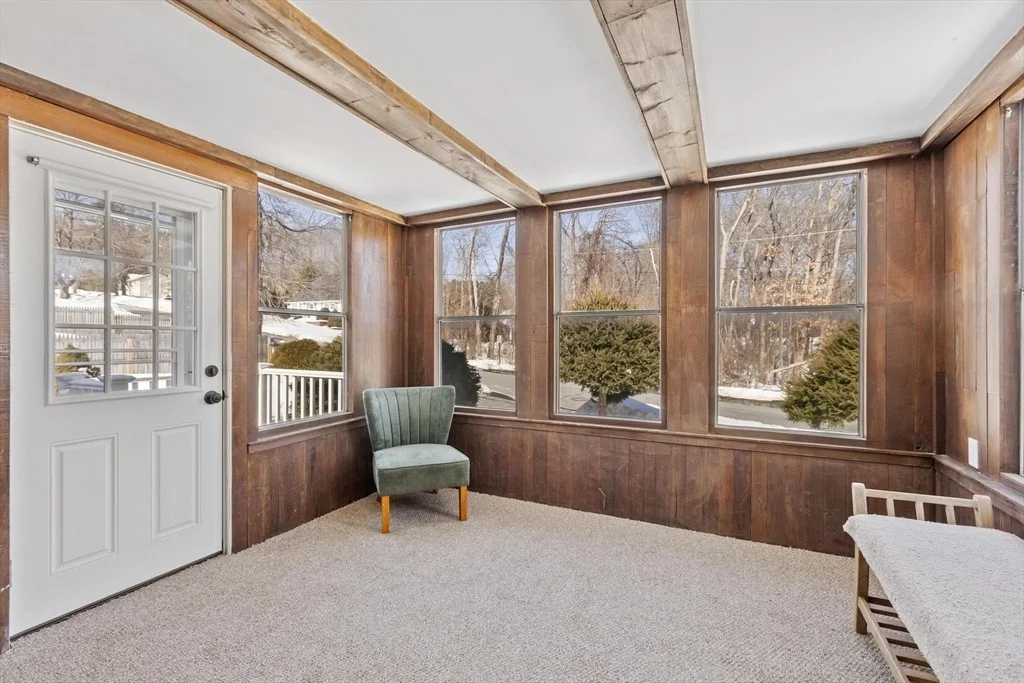 Photo of 6 Meadowbrook Dr