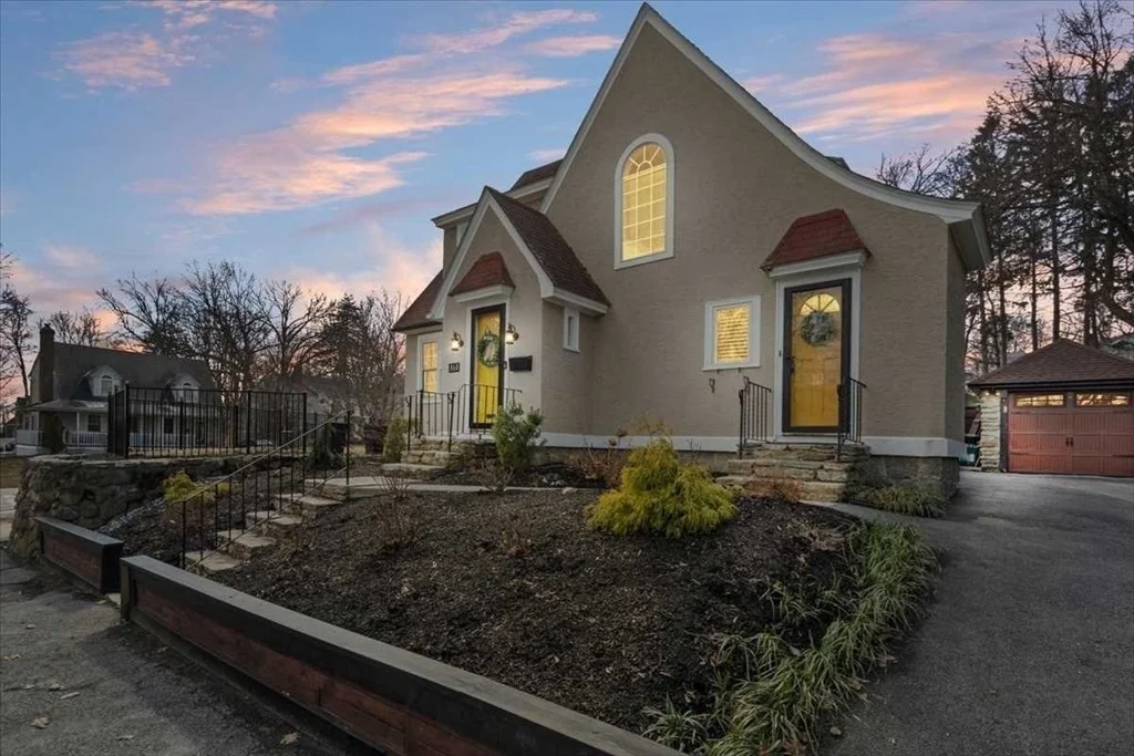 Photo of 860 Pleasant St