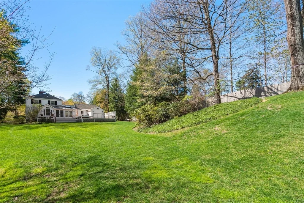 Photo of 633 Boston Post Rd